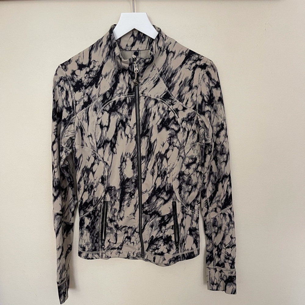 lululemon athletica Black and White Jacket - Picture 5 of 13